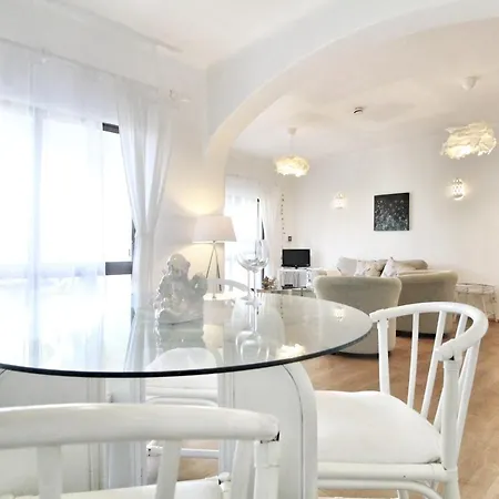 Tatil Evi T2 Near The C225 *